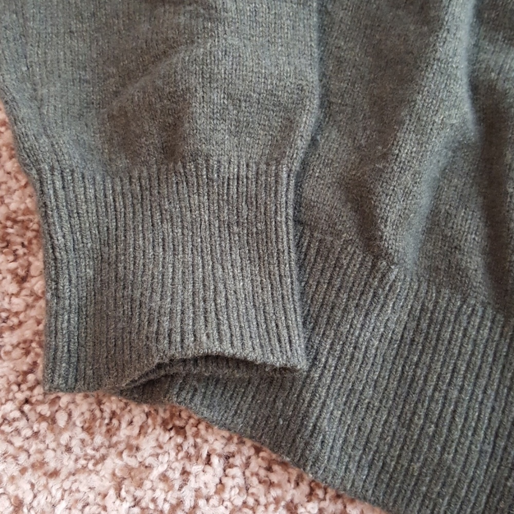 sweater - Picture 3 of 3